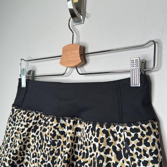 Outdoor Voices Black and Leopard Print Hudson 2.5" Short - Picture 2 of 12